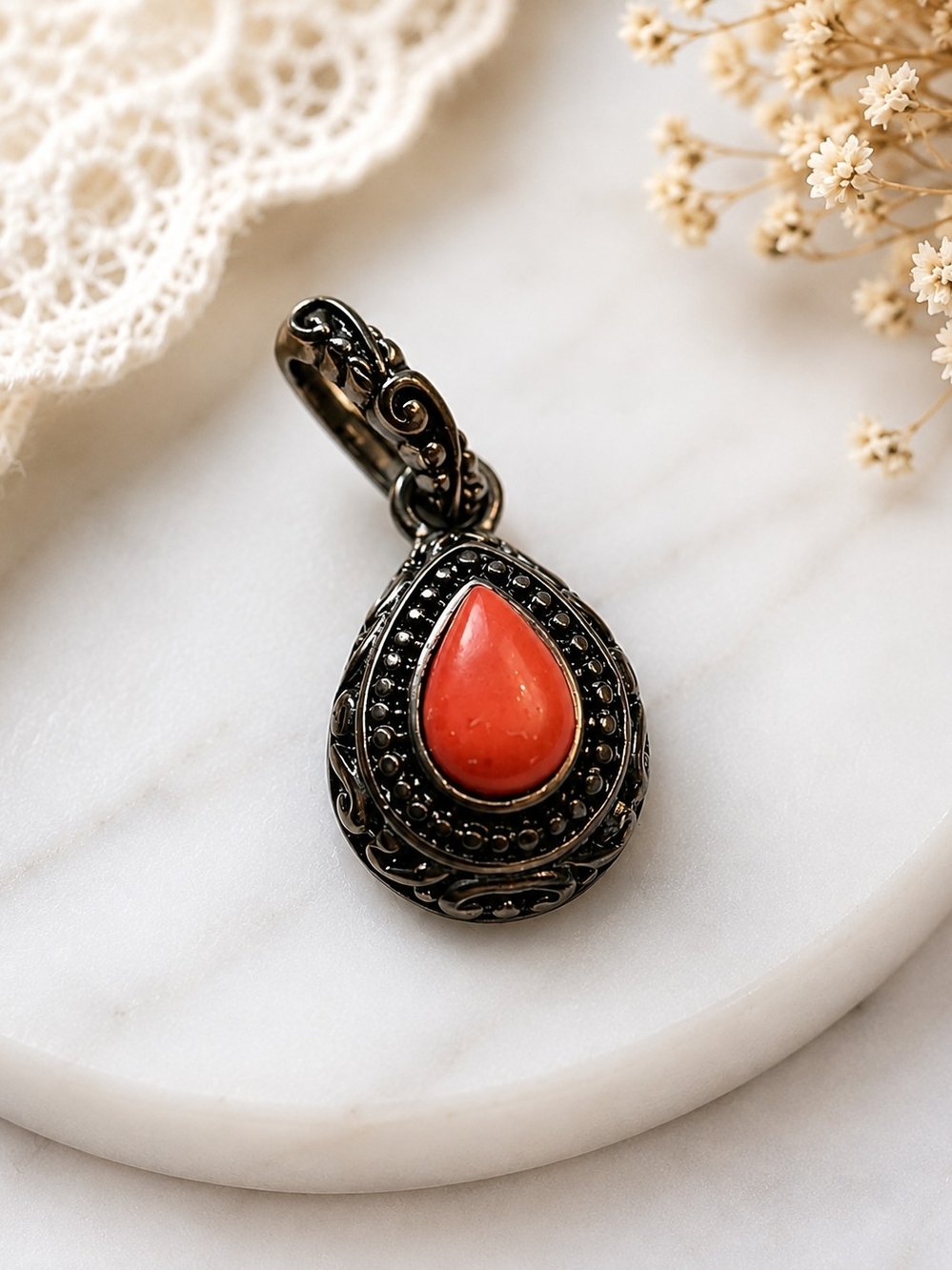 Vintage-Inspired Teardrop Pendant Necklace in Coral Red